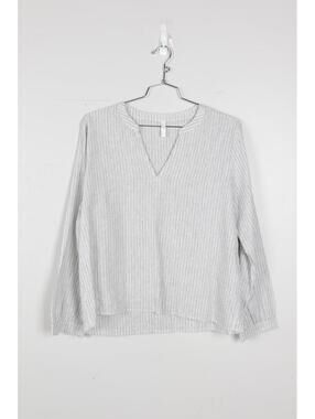 2020's Miiyu Par Simons V-Neck Long-Sleeve T-Shirt